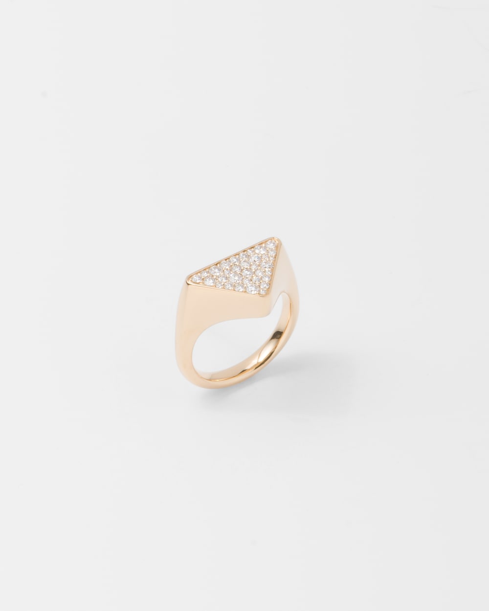 Eternal Gold signet ring in yellow gold with diamonds