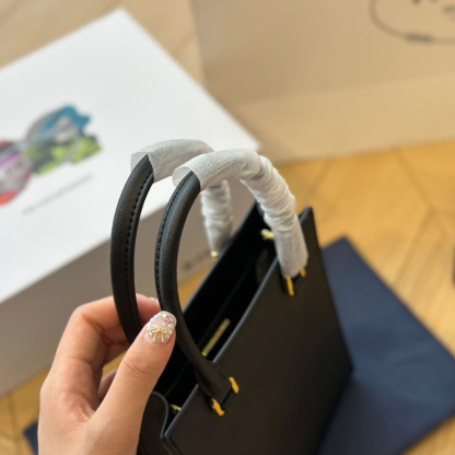 Saffiano leather handbag Z18