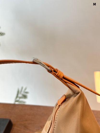 Aimée large leather shoulder bag