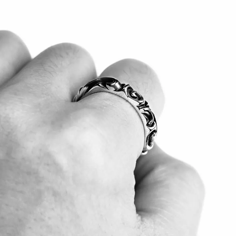 SCROLL BAND RING