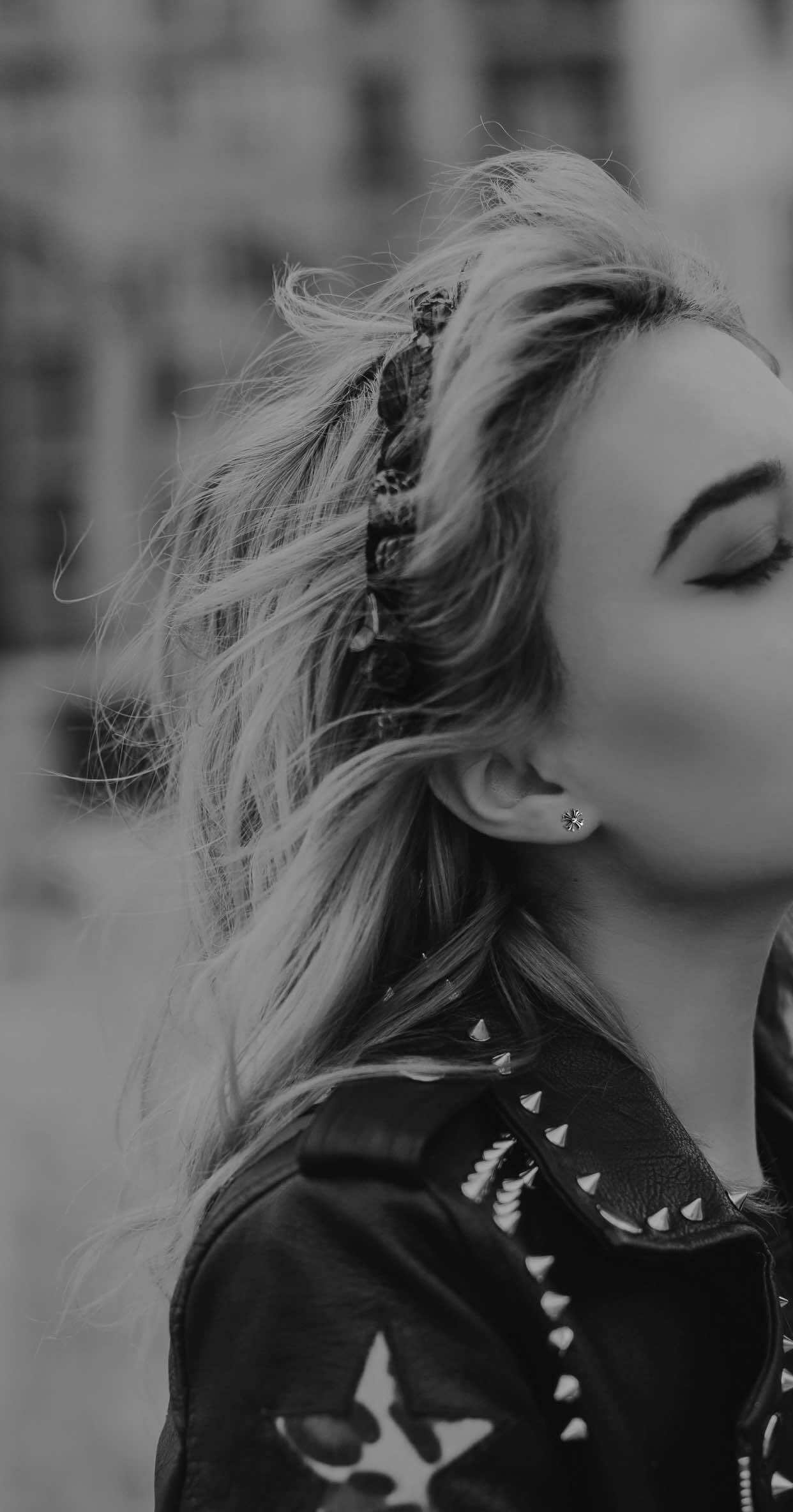 CROSS CUT OUT STUD EARRING