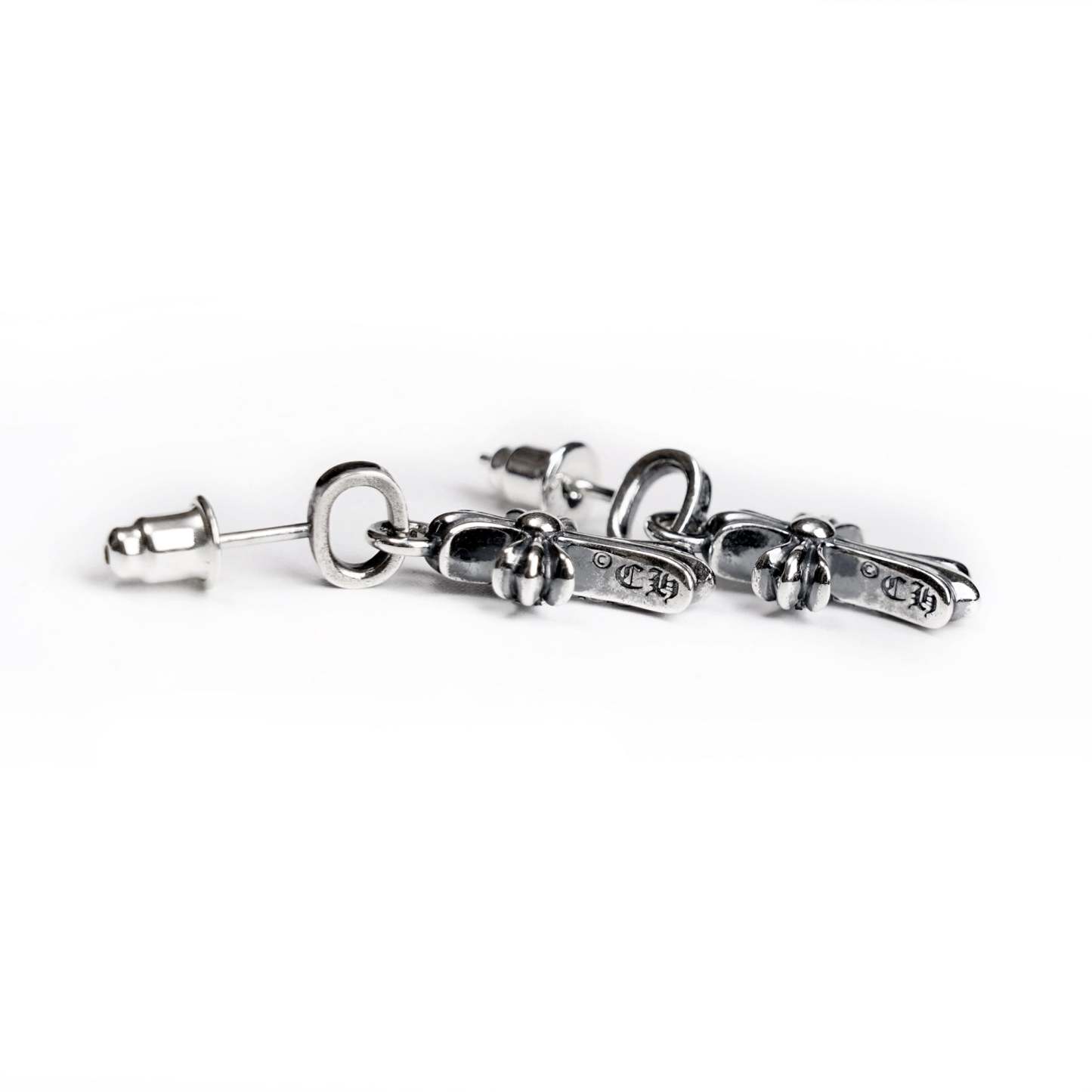 CH CROSS BABY FAT STUD EARRINGS WITH PAVÉ DIAMOND AND PAVÉ DIAMOND CUFF