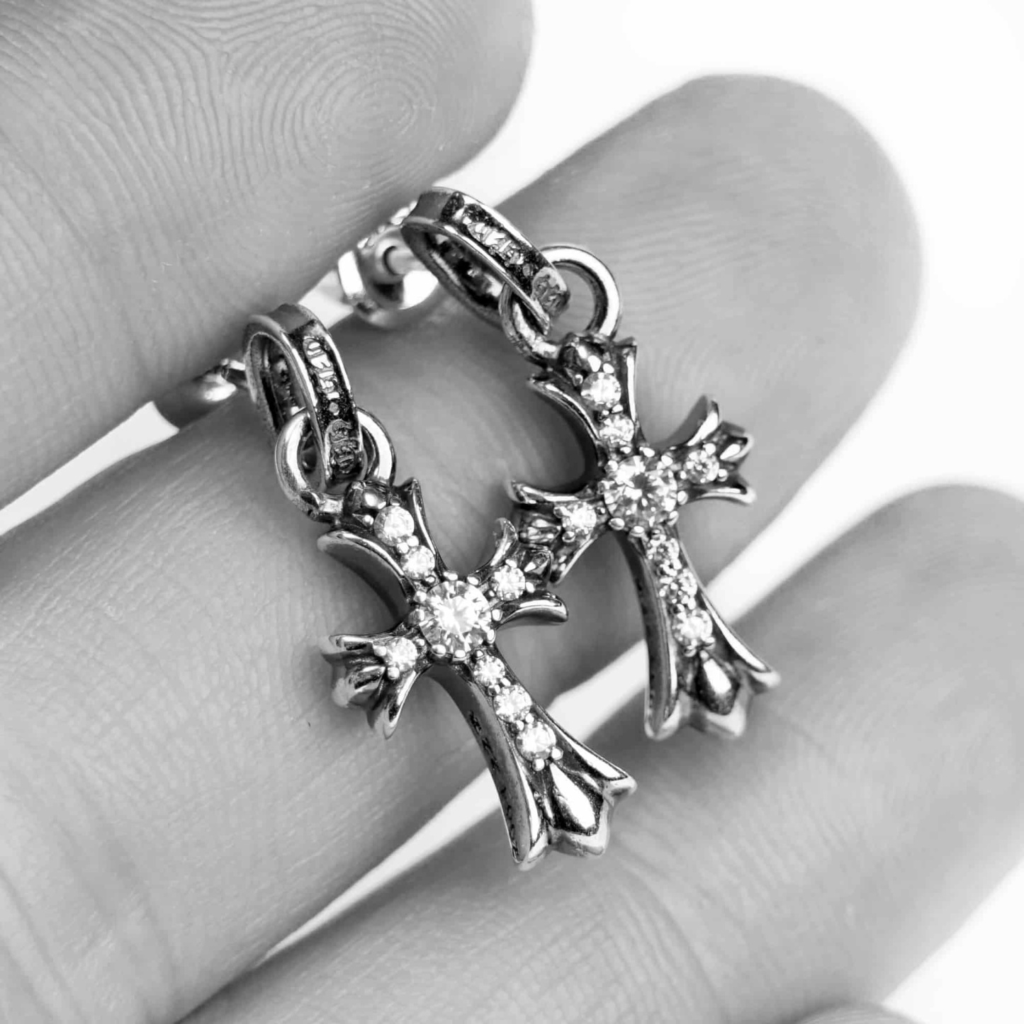 CH CROSS BABY FAT STUD EARRINGS WITH PAVÉ DIAMOND AND PAVÉ DIAMOND CUFF