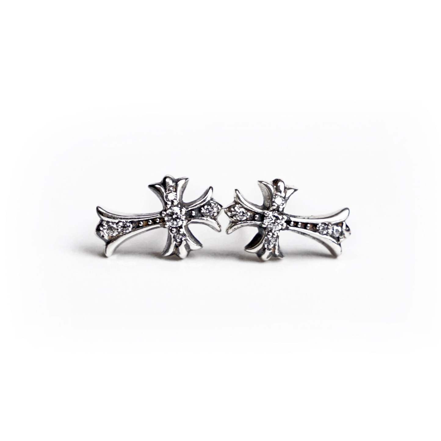 CH CROSS BABY FAT STUD PIERCE WITH PAVE DIAMOND