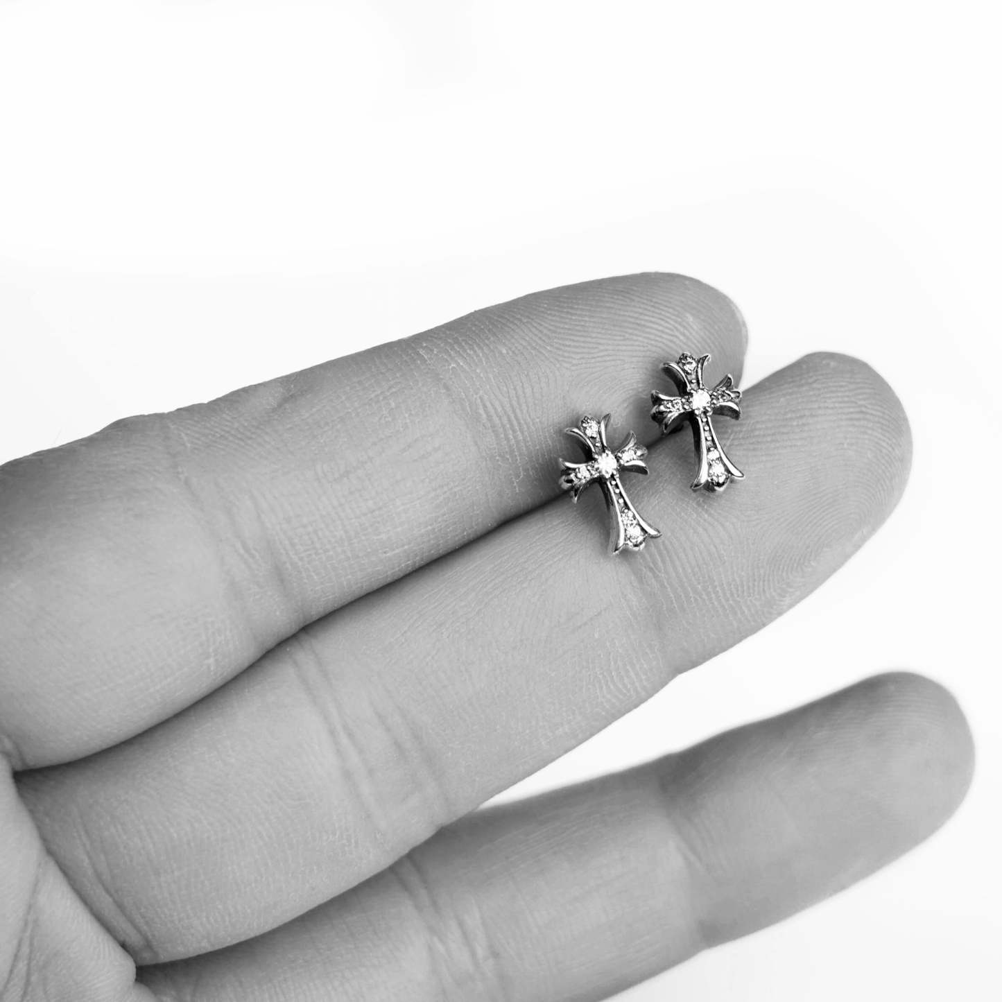 CH CROSS BABY FAT STUD PIERCE WITH PAVE DIAMOND