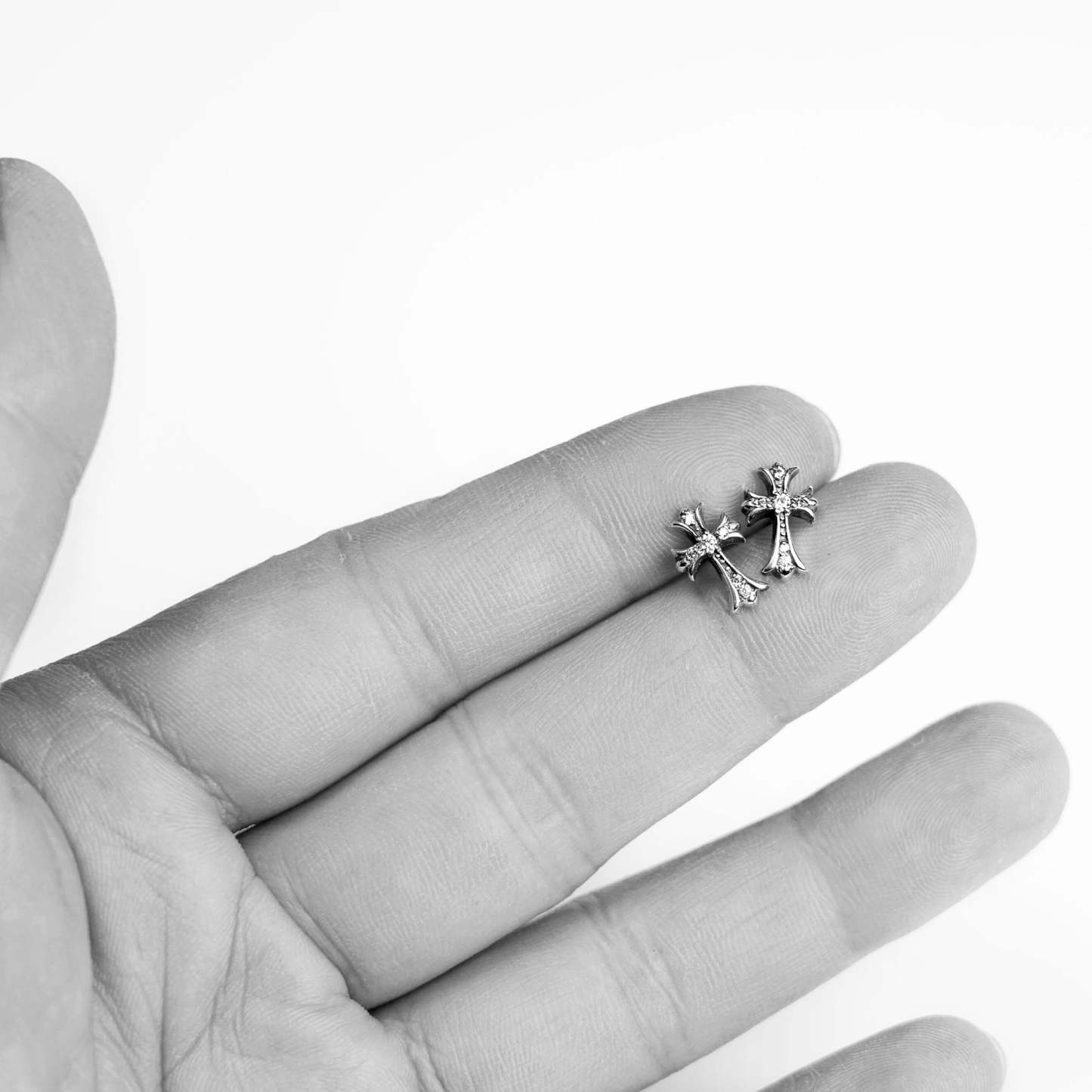 CH CROSS BABY FAT STUD PIERCE WITH PAVE DIAMOND