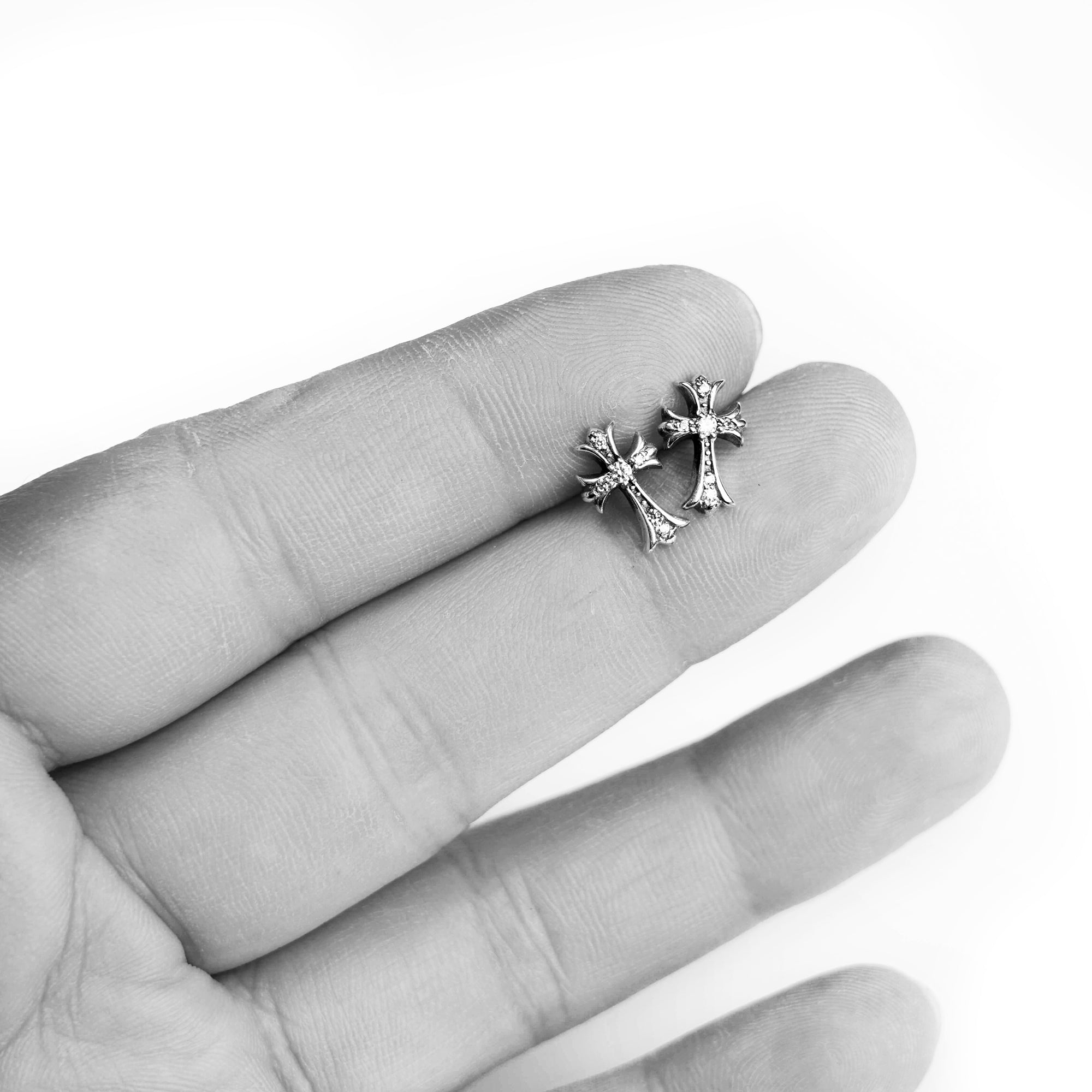 CH CROSS BABY FAT STUD PIERCE WITH PAVE DIAMOND
