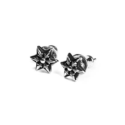 CUT OUT STAR EARRING
