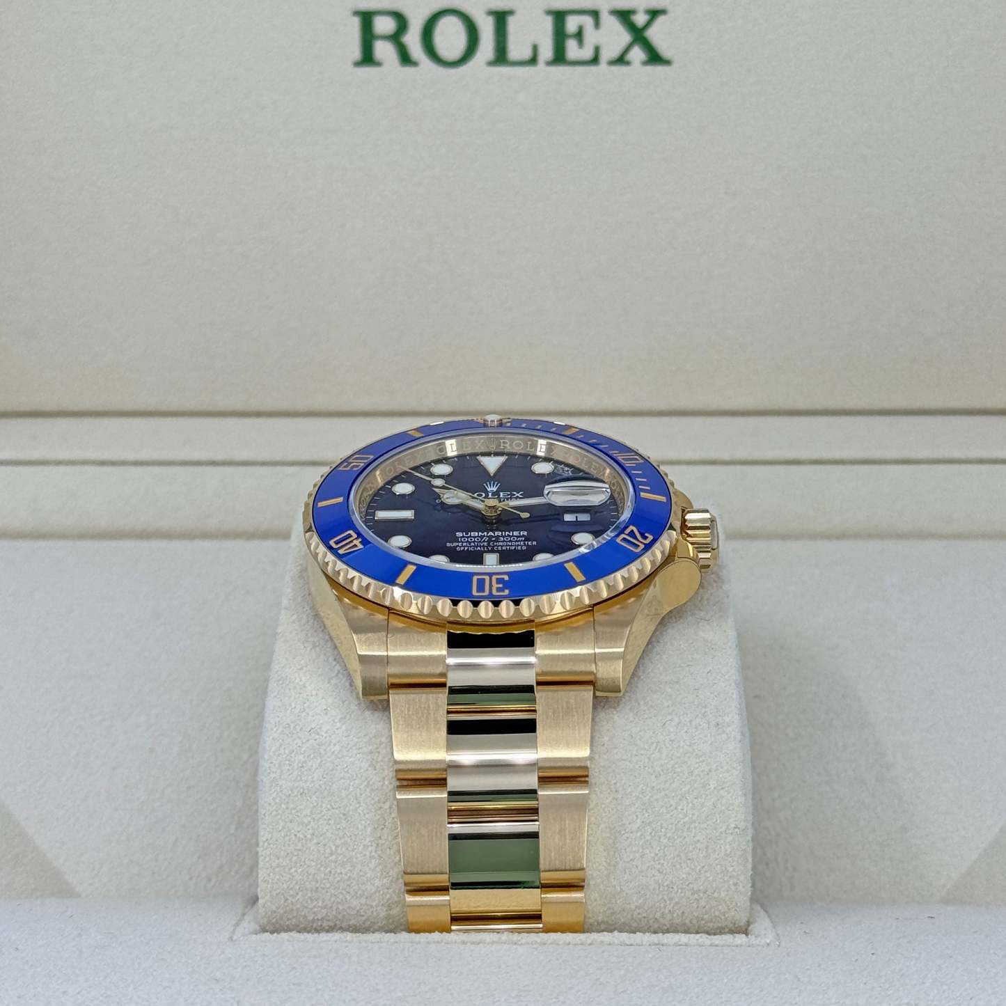 Submariner Date, 18k Yellow Gold, 41mm, Ref# 126618lb-0002