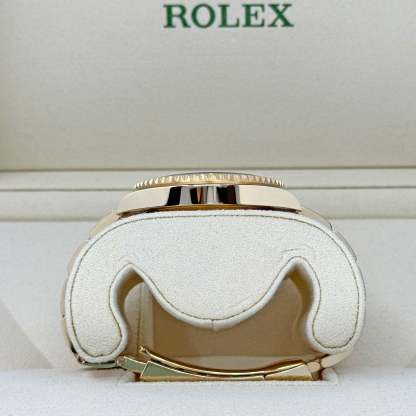 Submariner Date, 18k Yellow Gold, 41mm, Ref# 126618lb-0002