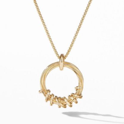 Dathtvid Yurthtman Helena Round Pendant Necklace in 18K Yellow Gold with Diamonds