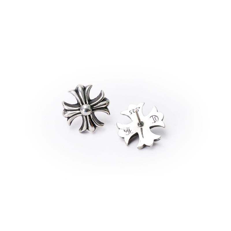 CROSS CUT OUT STUD EARRING