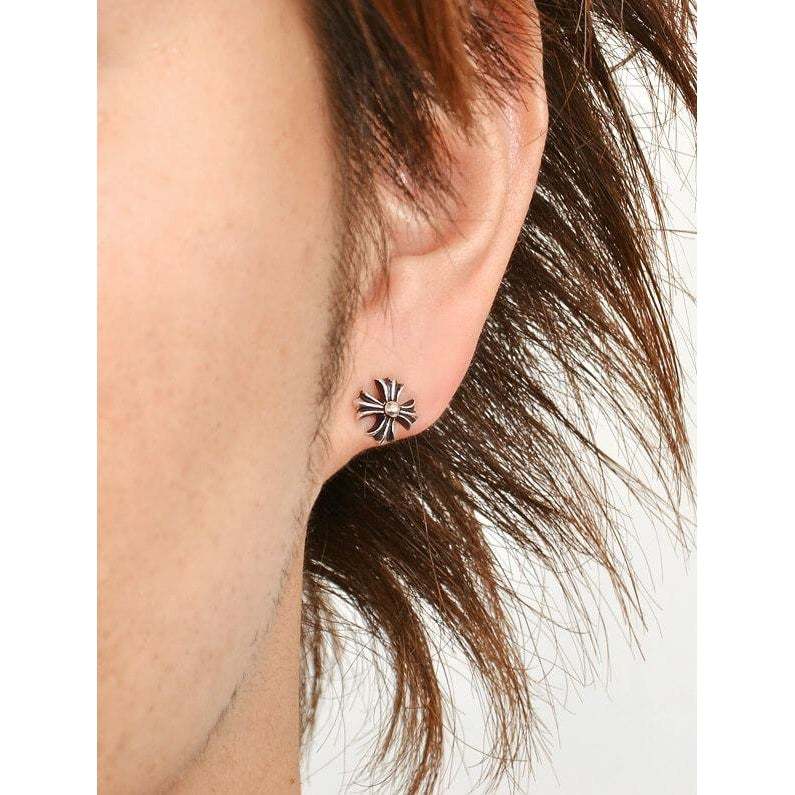 CROSS CUT OUT STUD EARRING
