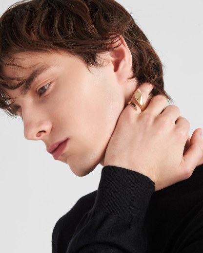 Eternal Gold snake ring in yellow gold