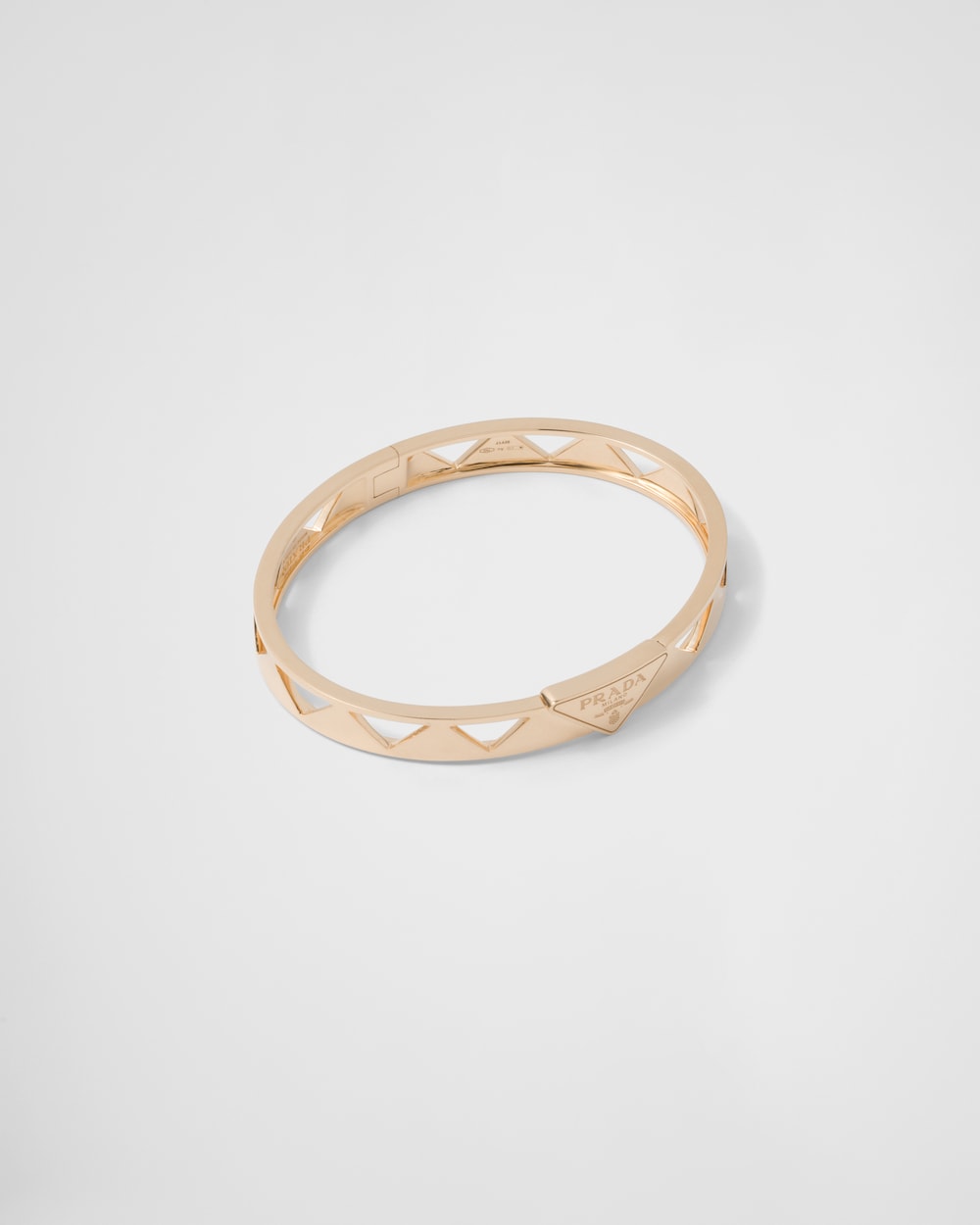Eternal Gold cut-out bangle bracelet in yellow gold