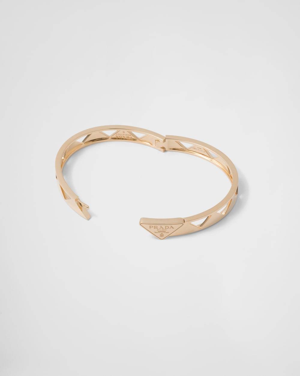 Eternal Gold cut-out bangle bracelet in yellow gold