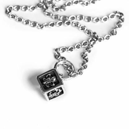 FLEUR CUBE PENDANT