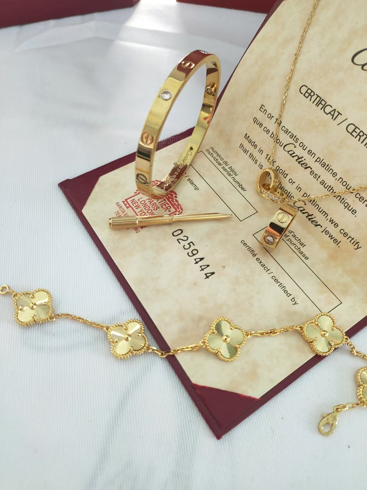 LOVE BRACELET, 4 DIAMONDS + LOVE RING, 3 DIAMONDS + LOVE NECKLACE, DIAMONDS + VINTAGE ALHAMBRA BRACELET, 5 MOTIFS