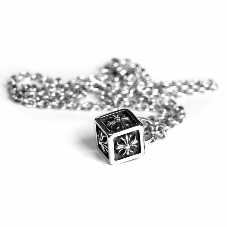 FLEUR CUBE PENDANT