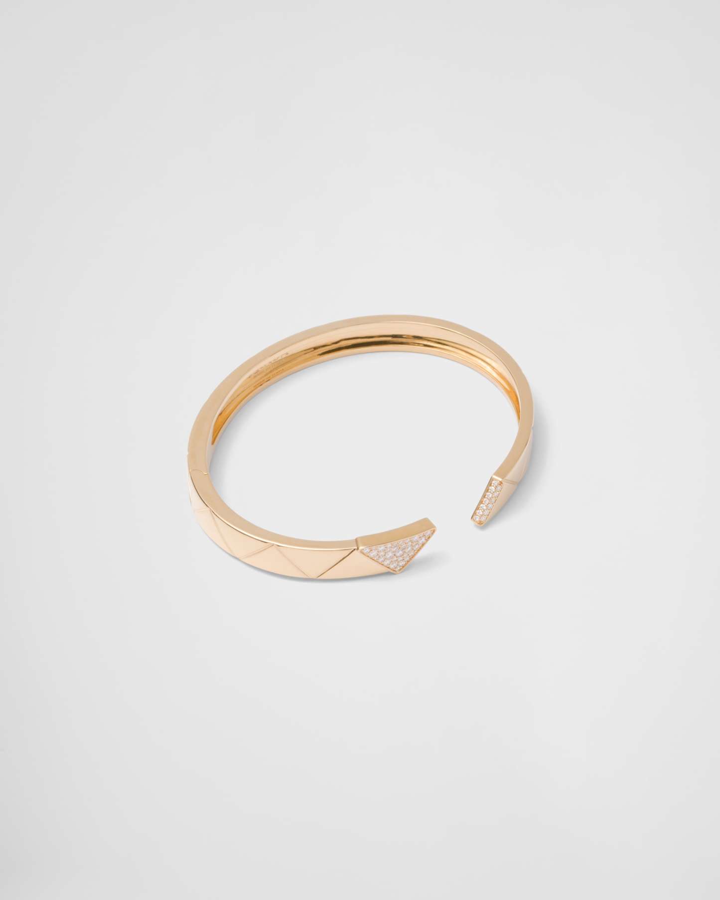 Eternal Gold bangle bracelet in yellow gold with diamonds