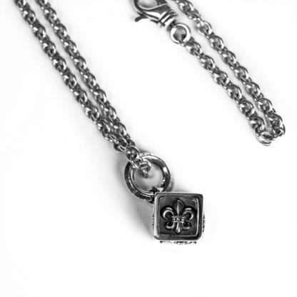 FLEUR CUBE PENDANT