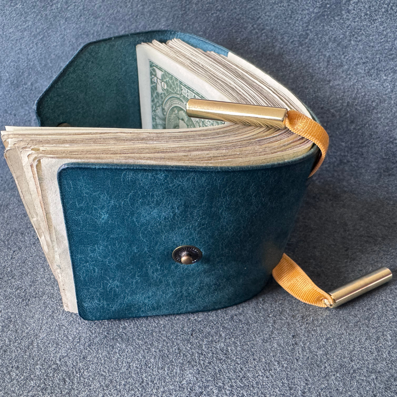 THE GENUINE LEATHER CASH WRAP WALLET