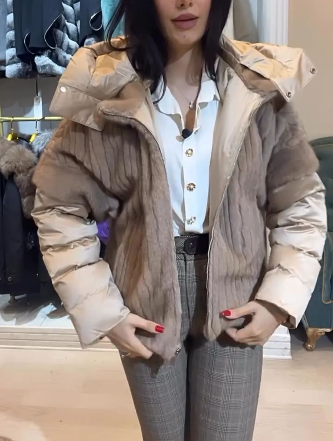 Stylish Duck - Down Jacket with Detachable Sleeves and Hood