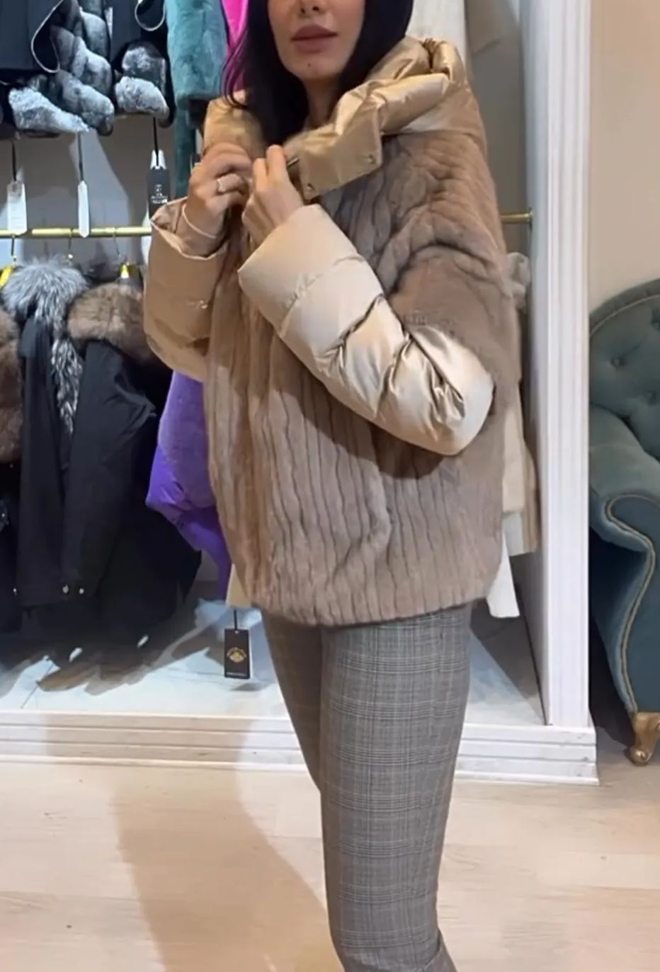 Stylish Duck - Down Jacket with Detachable Sleeves and Hood