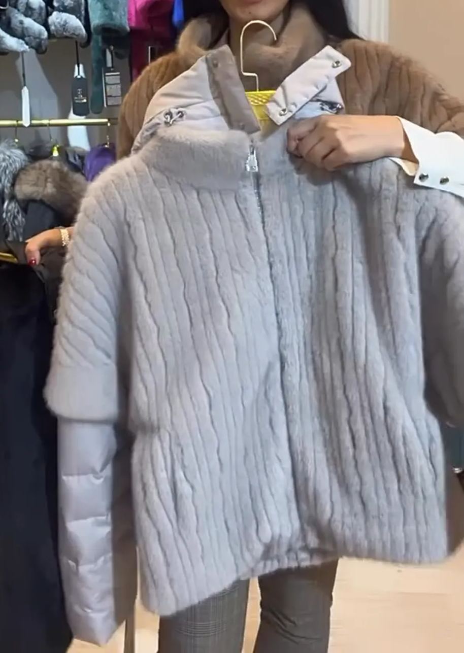 Stylish Duck - Down Jacket with Detachable Sleeves and Hood