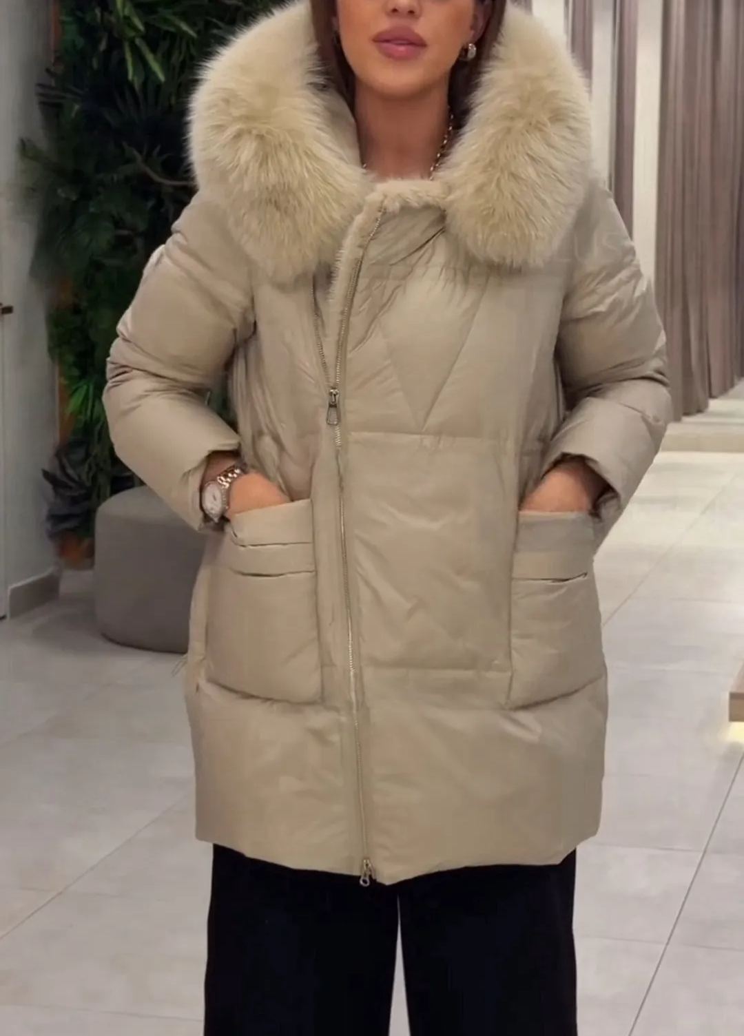 Elegant Duck - Down Coat with Plush Fur Collar