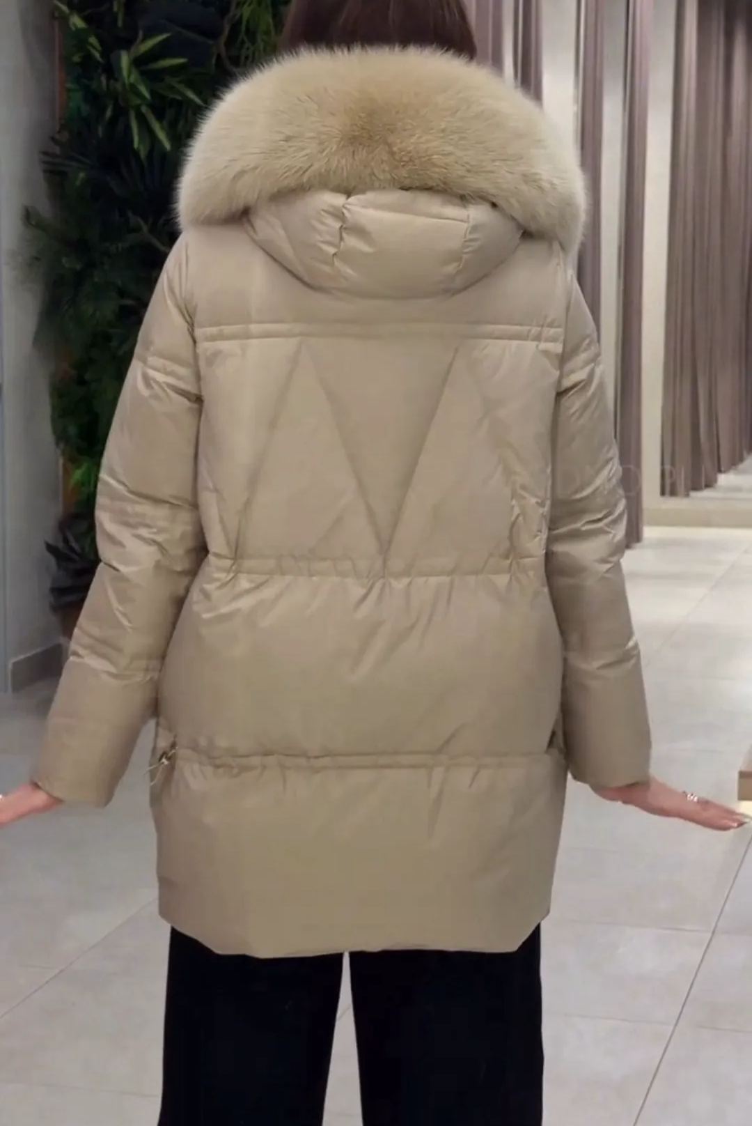 Elegant Duck - Down Coat with Plush Fur Collar