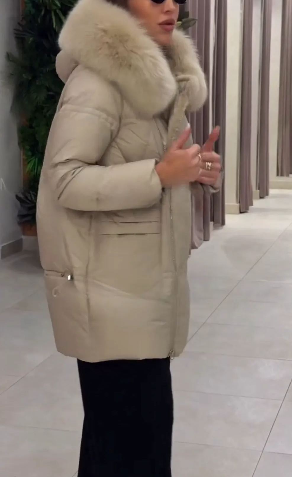 Elegant Duck - Down Coat with Plush Fur Collar