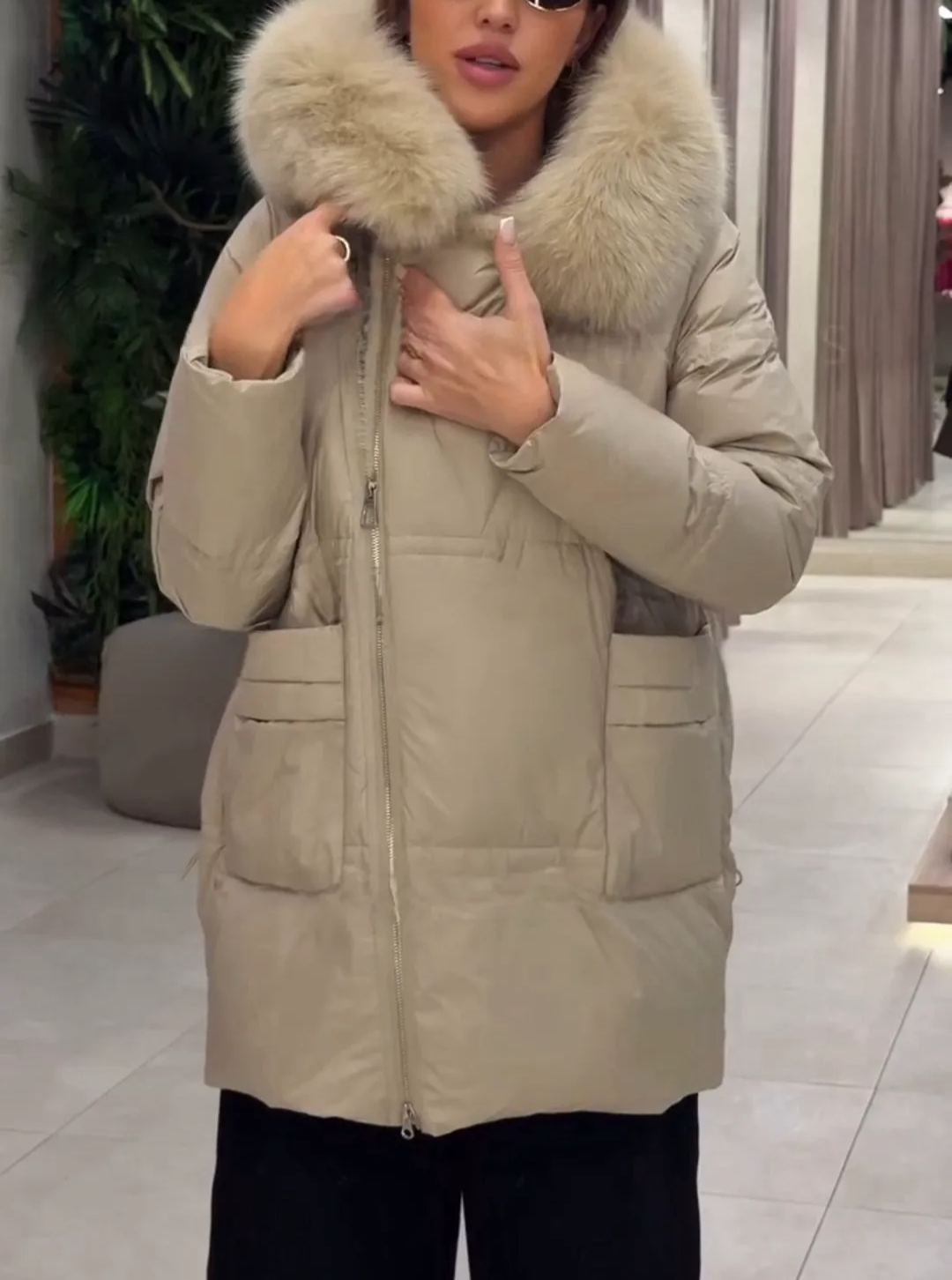 Elegant Duck - Down Coat with Plush Fur Collar
