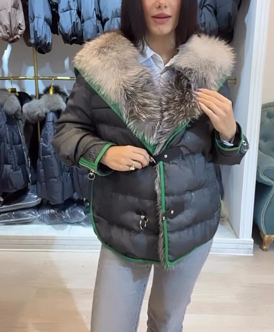 Stylish Puffer Jacket with Fur Collar