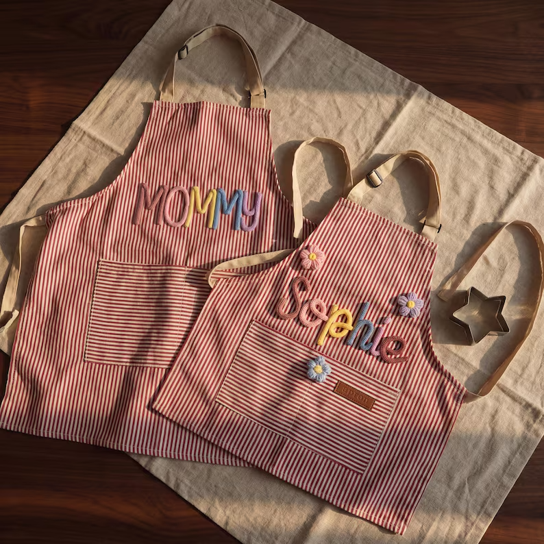 Personalized Parent & Child Aprons – Custom Raised Name Matching Baking Set for Parent & Child