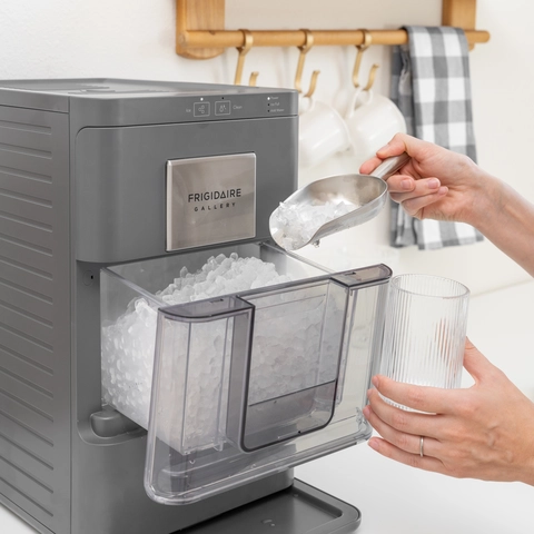 Ice maker in use