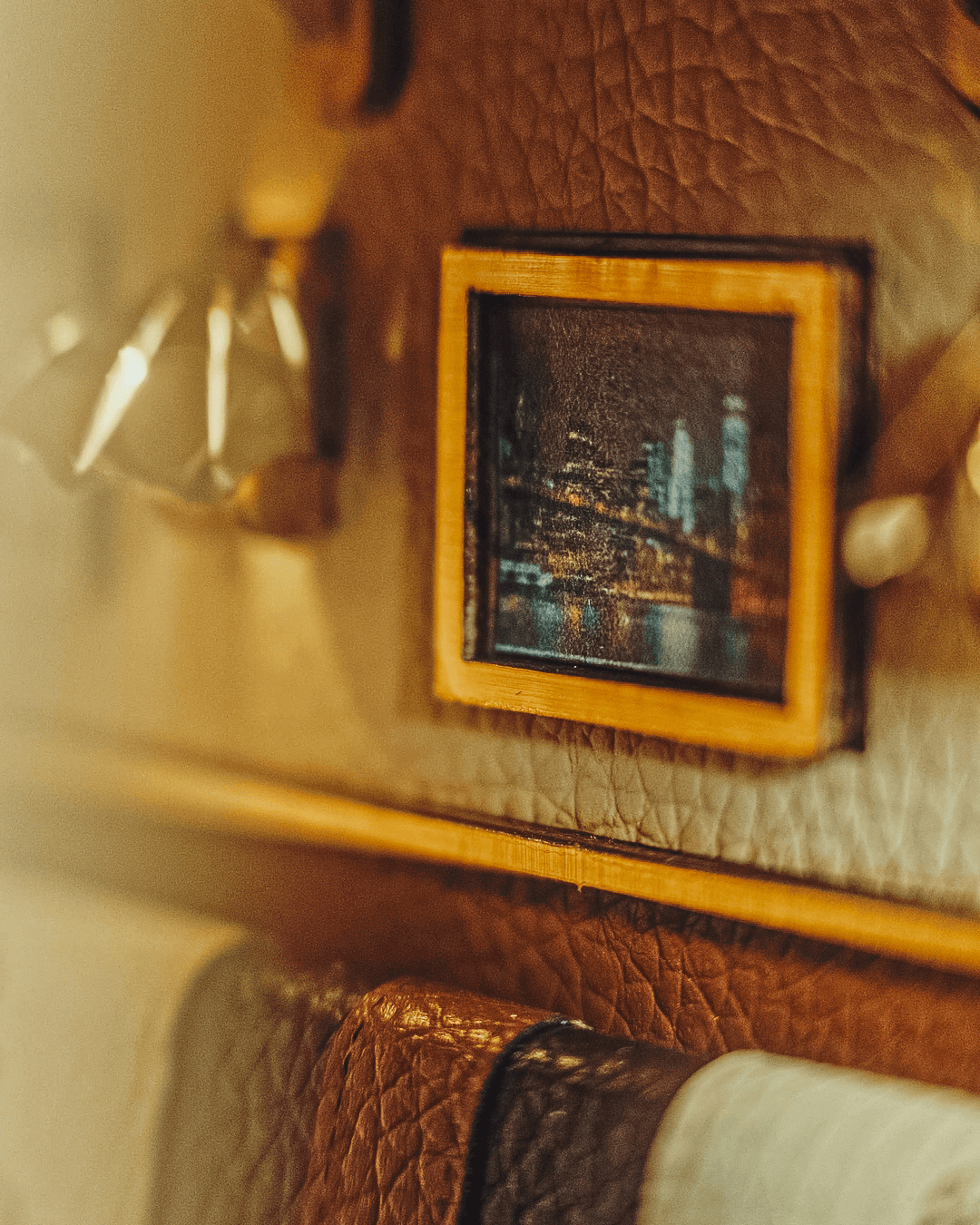 1940s Train Cabin Book Nook | Anavrin (Motion Scene)
