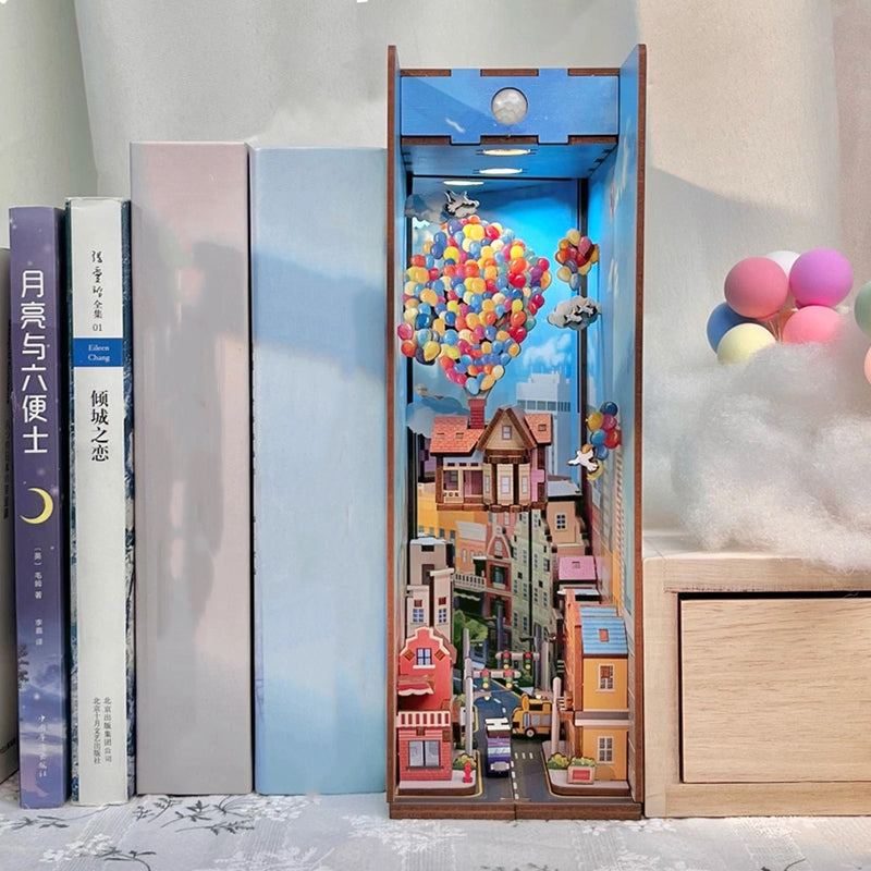 FancyNooks™ Balloon House-