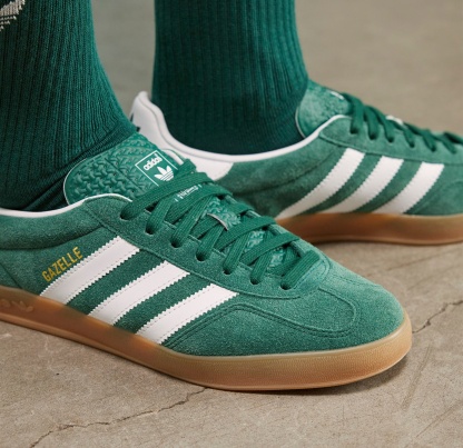 adidas Men's Gazelle Indoor Shoes - Collegiate Green/White/Gum - View 2