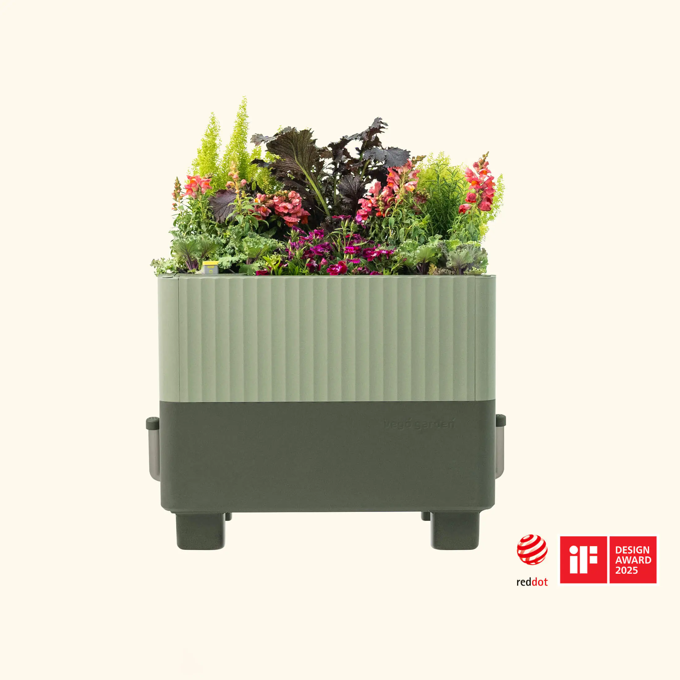 The EZthtCube Self-Watering Planter