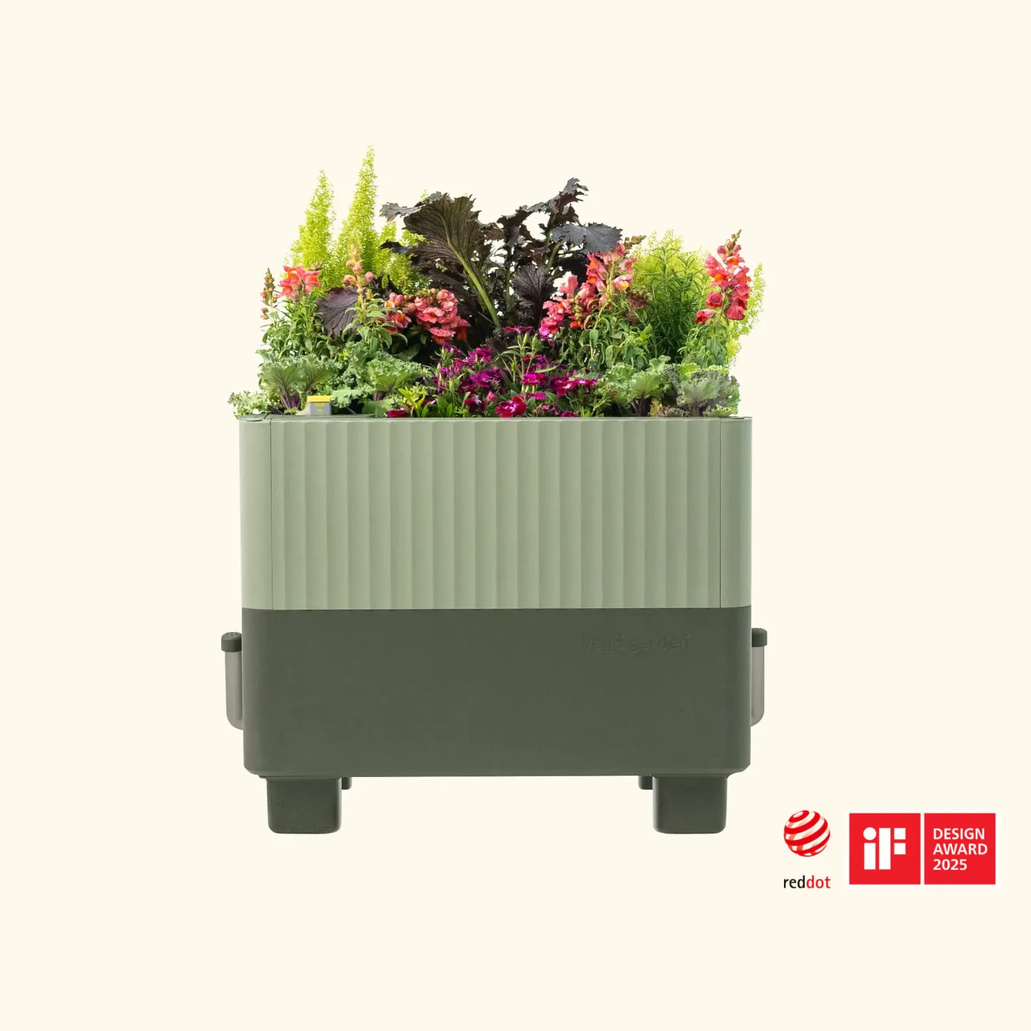 The EZthtCube Self-Watering Planter