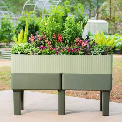 The EZthtCube Self-Watering Planter