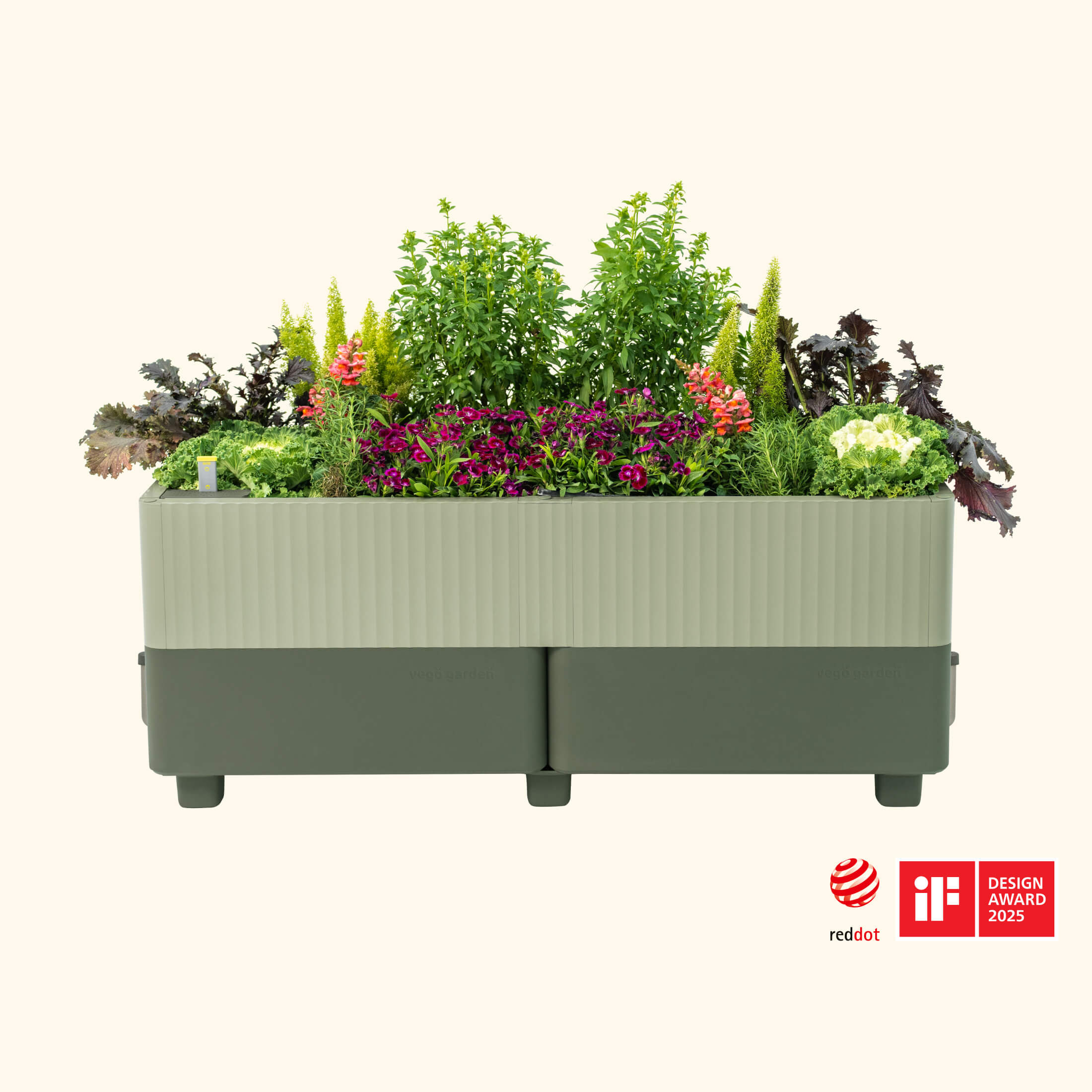 The EZthtCube Self-Watering Planter
