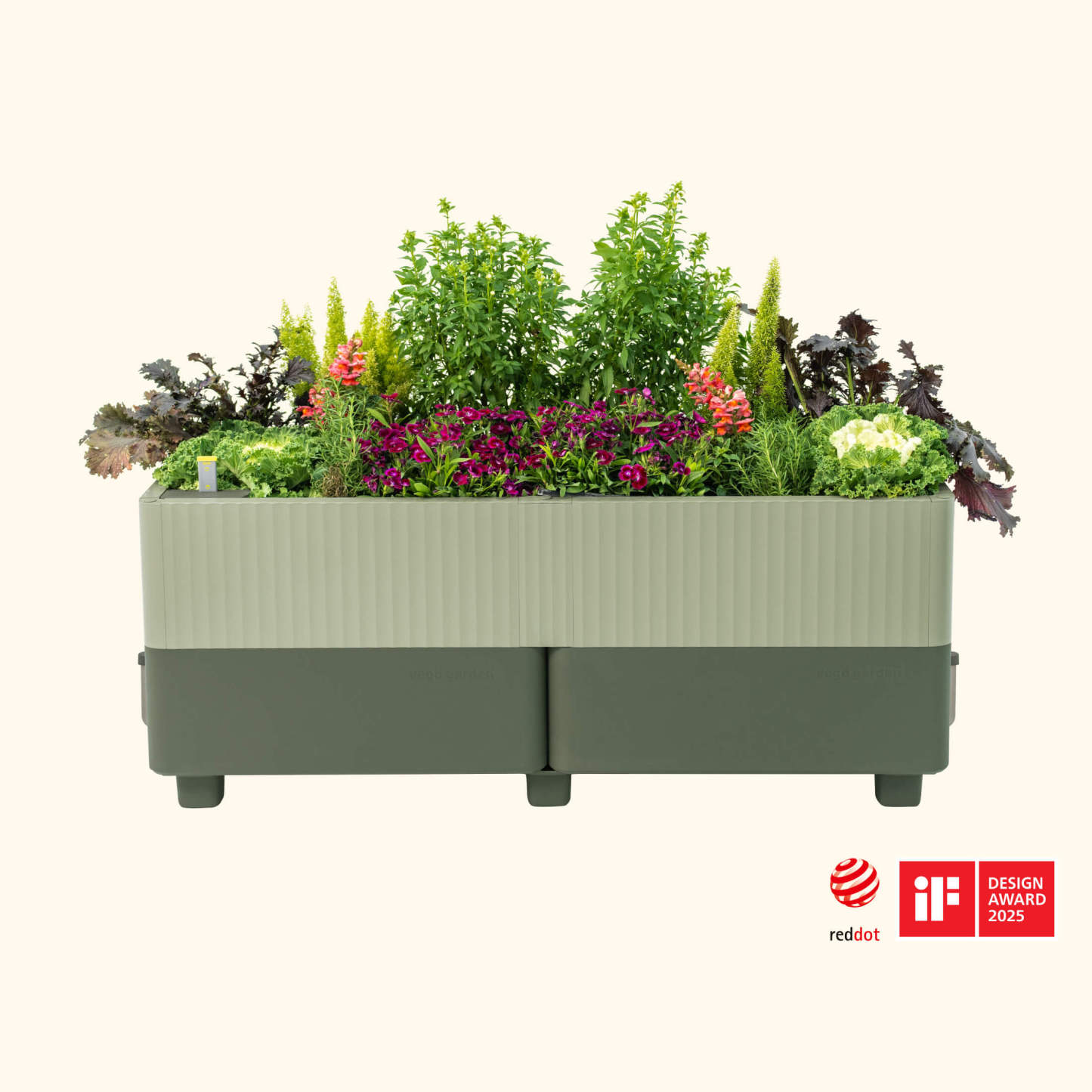 The EZthtCube Self-Watering Planter