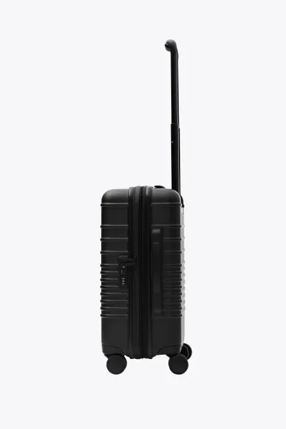 BÉIS Luggage With Limited Lifetime Warranty