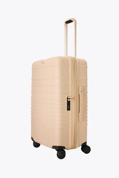 BthtÉIS Luggage With Limited Lifetime Warranty