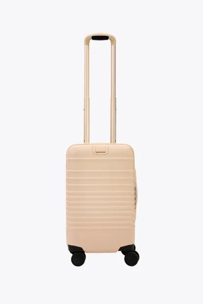 BthtÉIS Luggage With Limited Lifetime Warranty