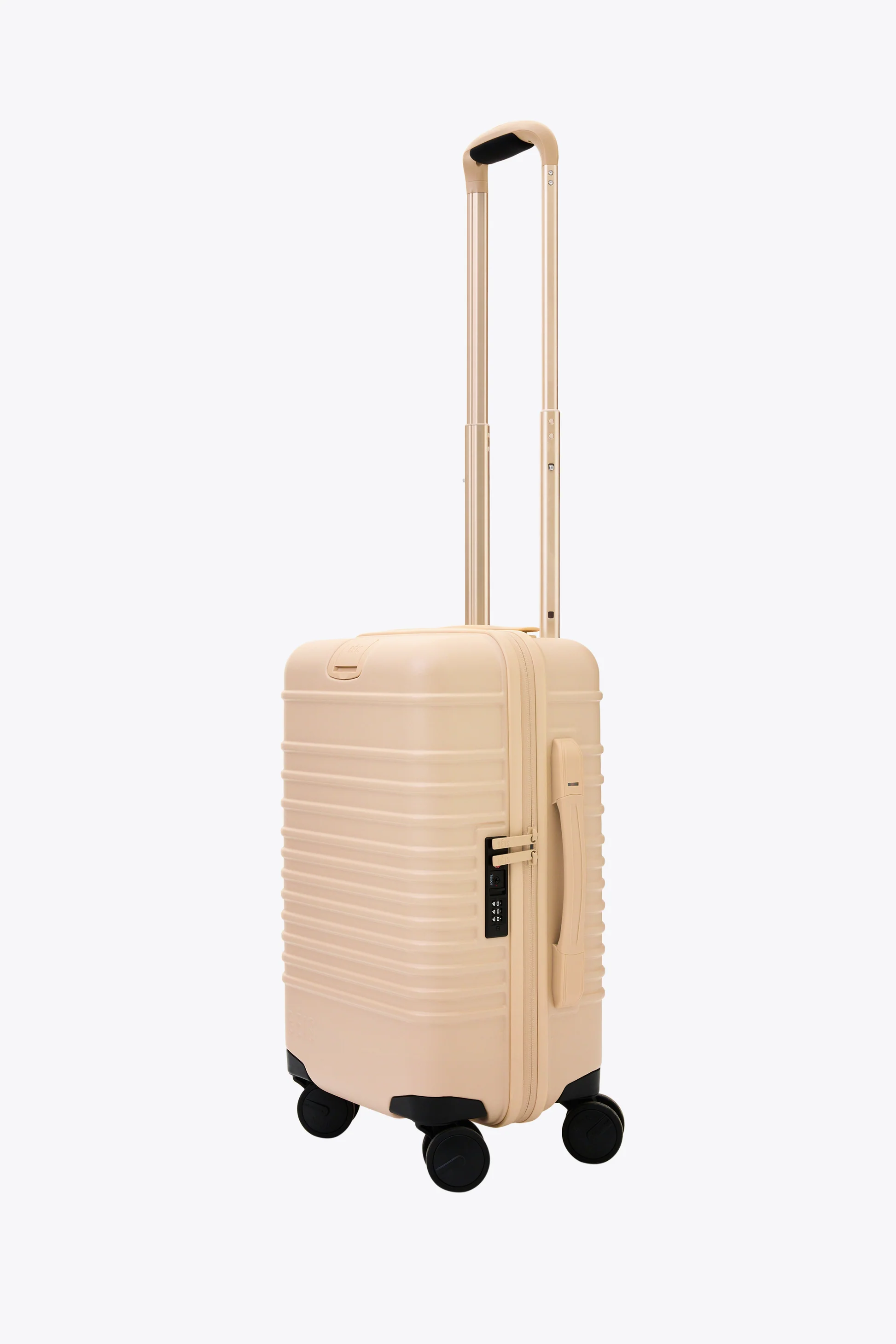 BthtÉIS Luggage With Limited Lifetime Warranty