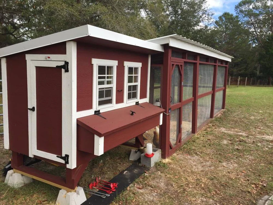 OvethtrEZ Farmhouse large Chicken Coop With Feeder And Waterer
