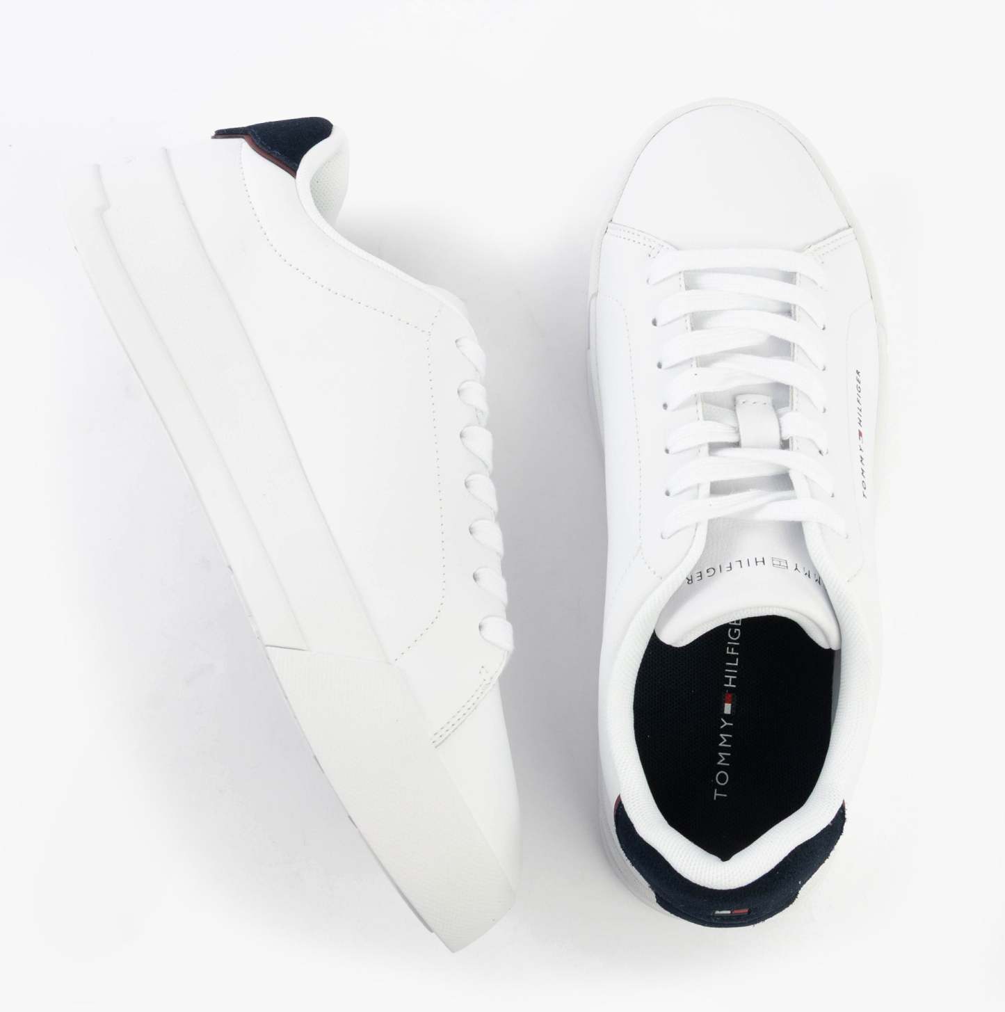 tothtmmy hilfigthter LOGO COURT Mens Trainers White/Desert Sky